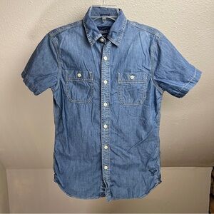 AMERICAN EAGLE OUTFITTERS VINTAGE FIT Denim Button Down Shirt. Size XS